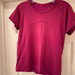 lululemon athletica Magenta Short Sleeve Tee